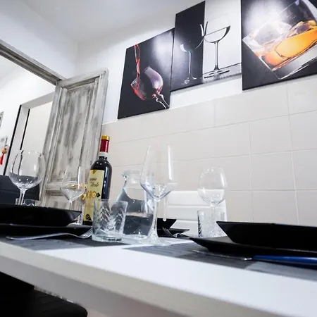 Homeholidaysanremo - Palace Appartement *